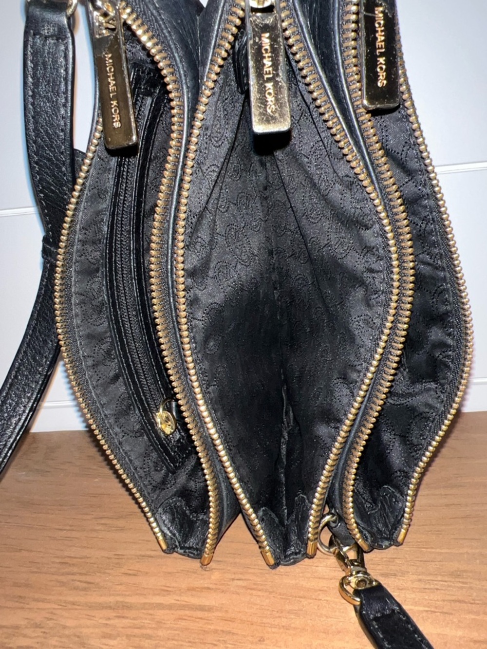 Michael Kors Jet Set Travel Pebbled Black Leather Crossbody Pouch with Gold Logo - Picture 8 of 16